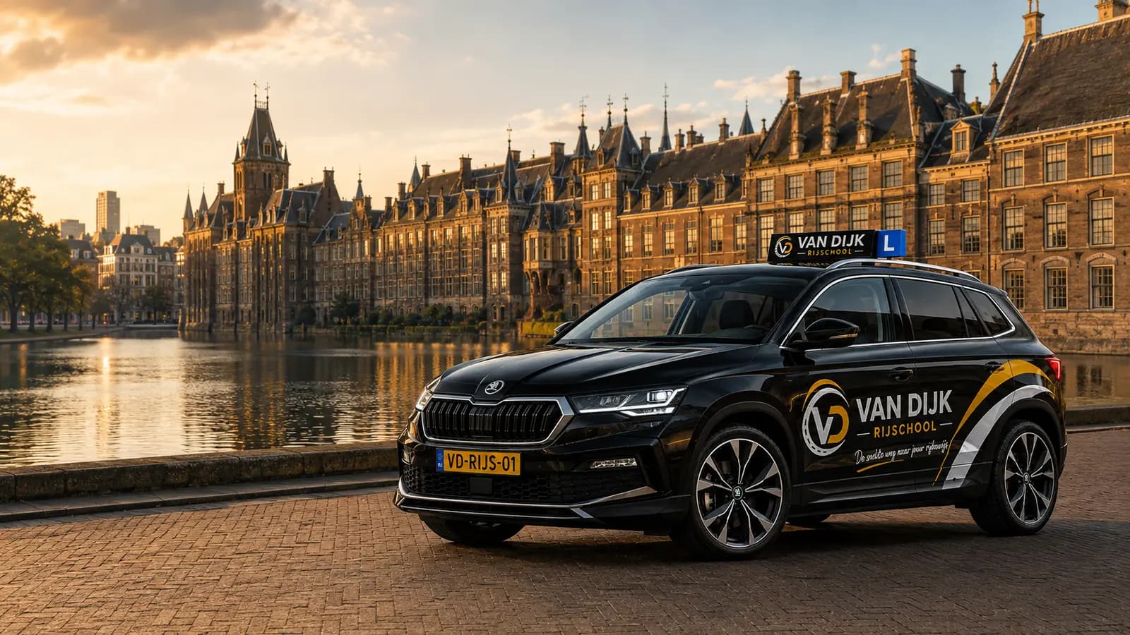 Zwarte Van Dijk Rijschool-lesauto bij de Hofvijver en het Binnenhof in Den Haag